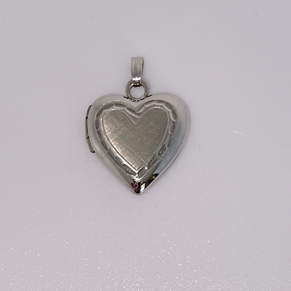 Solid 14K White Gold Heart Locket Vintage Pendant Charm for Necklace or Bracelet - Picture 4 of 10